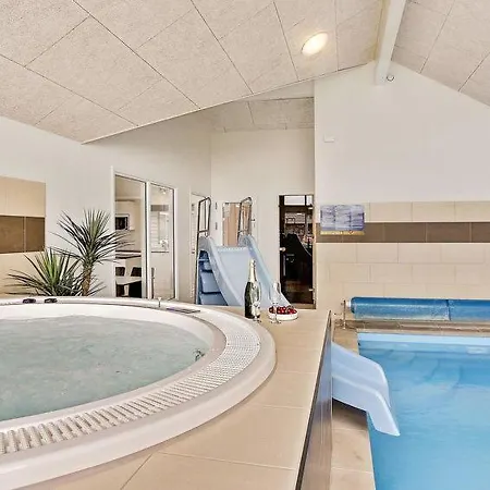 Ferienhaus Sleeps 16 Pool Wifi Vejby Strand