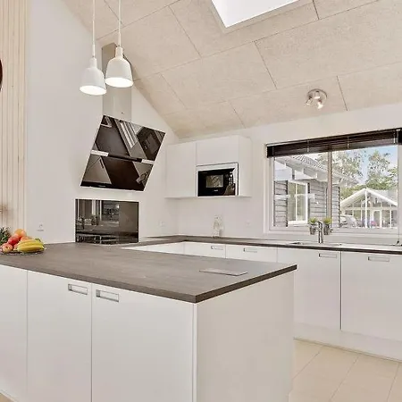 Sleeps 16 Pool Wifi Vejby Strand